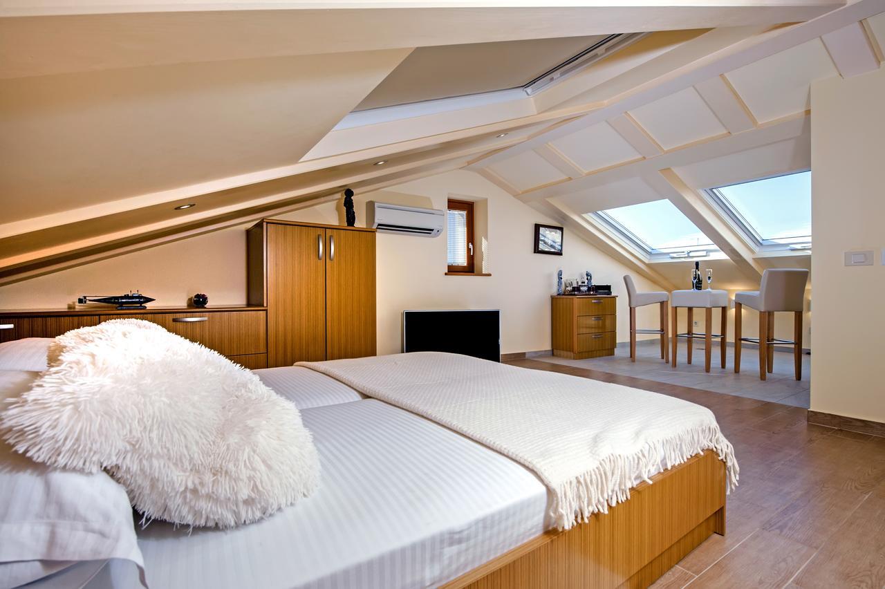 Guest House Golden Goose روفينج المظهر الخارجي الصورة