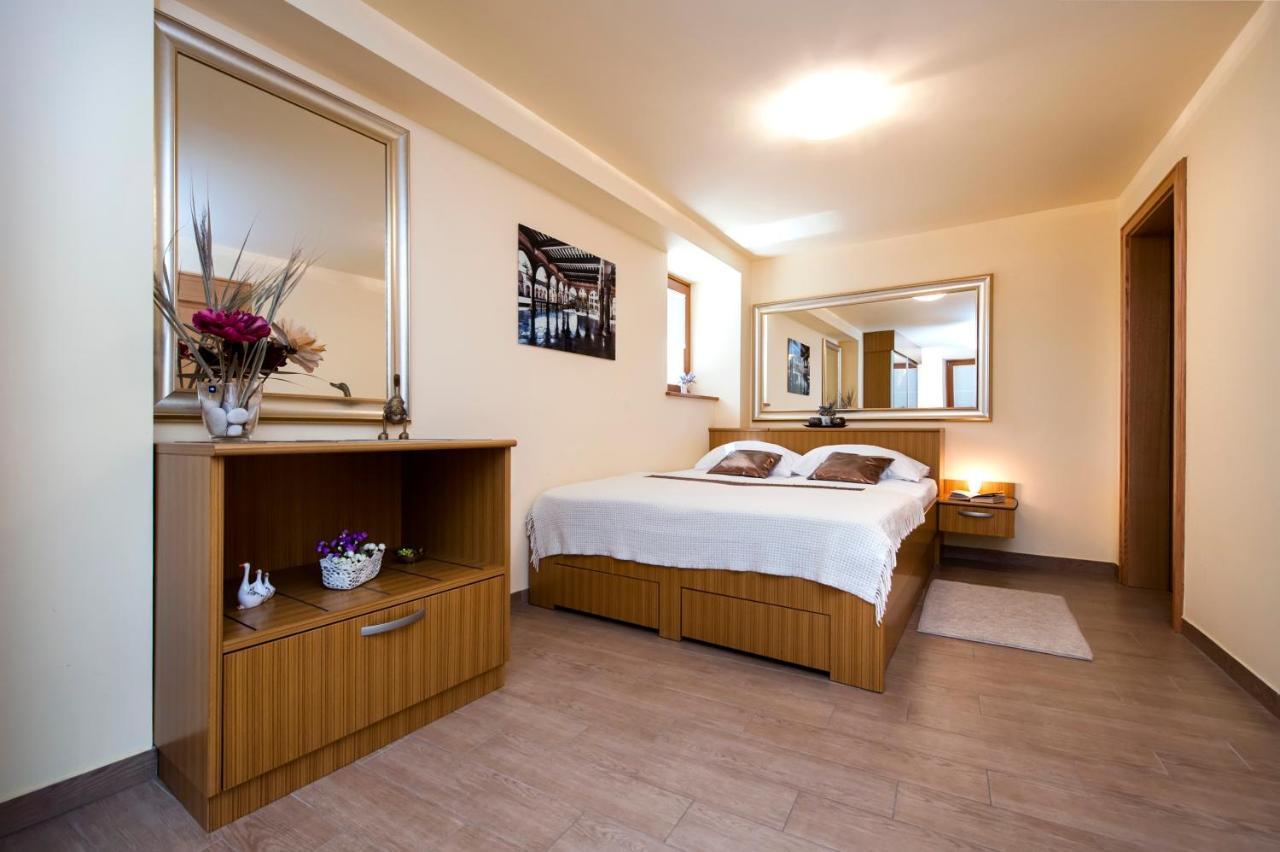 Guest House Golden Goose روفينج المظهر الخارجي الصورة
