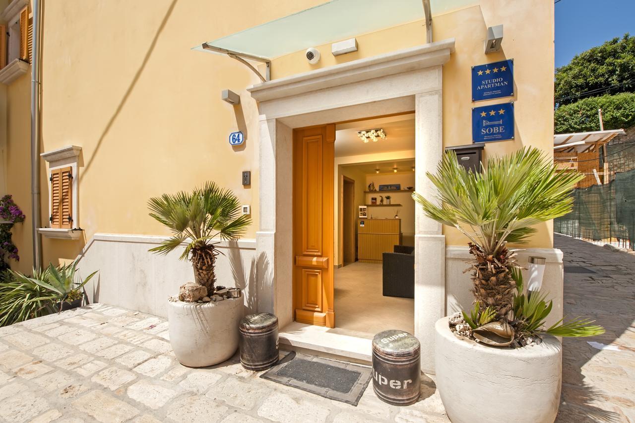 Guest House Golden Goose روفينج المظهر الخارجي الصورة