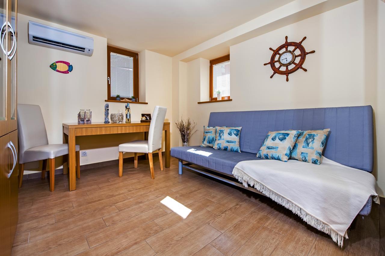 Guest House Golden Goose روفينج المظهر الخارجي الصورة
