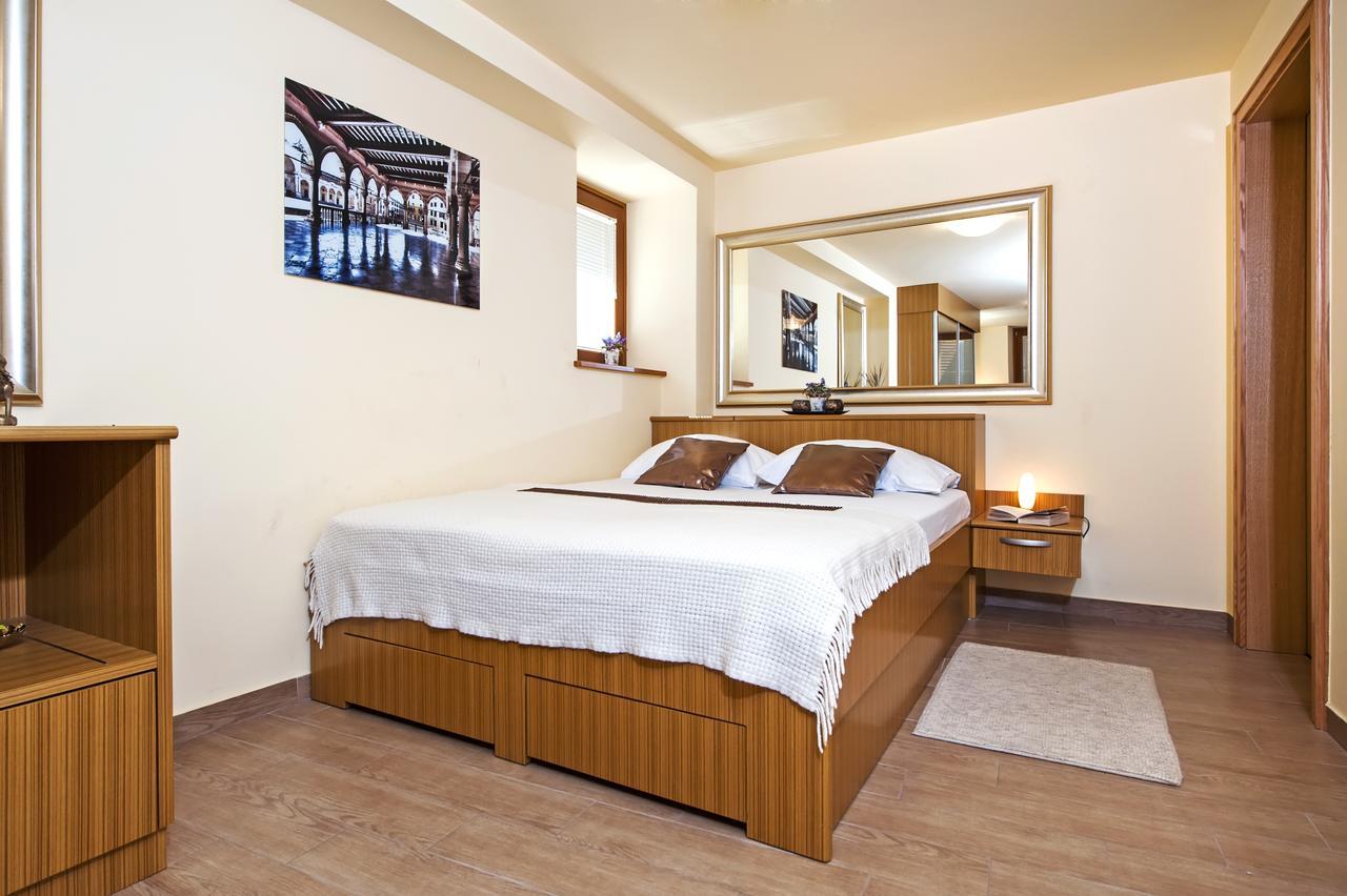 Guest House Golden Goose روفينج المظهر الخارجي الصورة