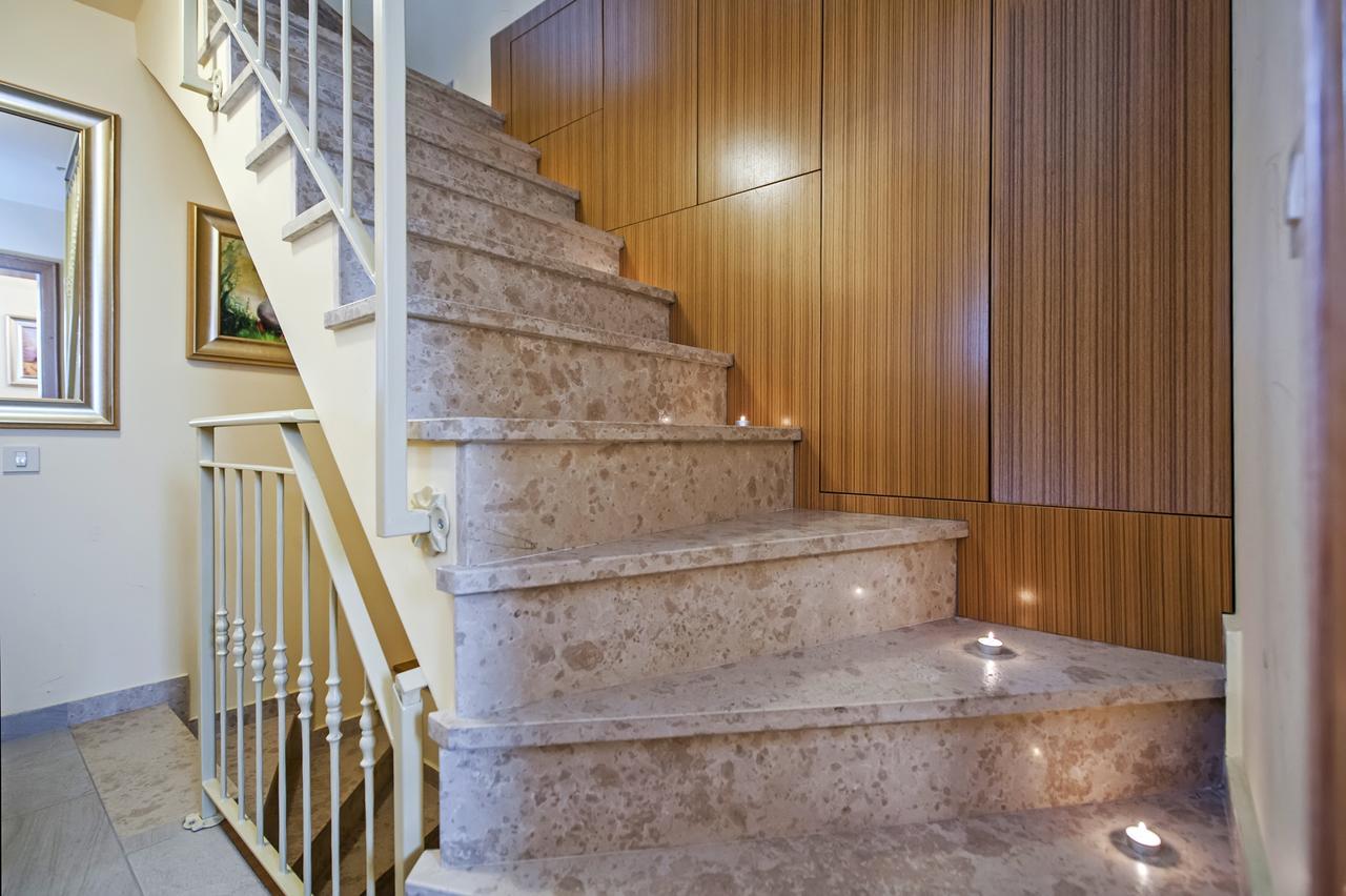 Guest House Golden Goose روفينج المظهر الخارجي الصورة